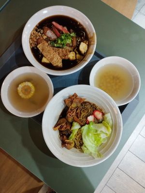 Lor Mee & Omnimeat Wanton Mee at Daily Green 吉祥素 - Hougang in Northeast Singapore