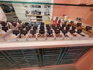 the vegan toppings are the ones with the green dot at Froberry in Essen