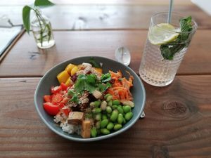 Asia Bowl & Rhabarber Limonade at Viel-Leicht in Bremen