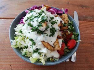 Bowl mit Döner Vleisch, Reis, Gemüse at Viel-Leicht in Bremen