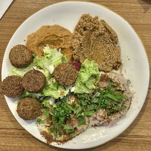 Falafel tabak  at Nohut Falafel Humus in Istanbul
