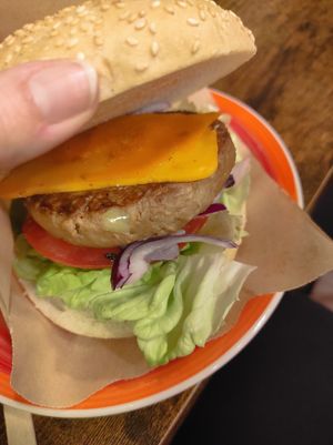 Burguer de proteína de guisante y queso vegano #Veganuary at Frankfurt Sant Andreu in Barcelona