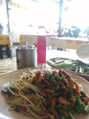 rice + soy sprouts + soy meat at Ran Xahar Ce Khawkixng Vegan Buffet - ร้านอาหารเจข้าวกล้อง in Nakhon Si Thammarat
