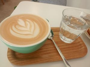 Cafe Latte Hafer at Ratio Coffee in Salzburg