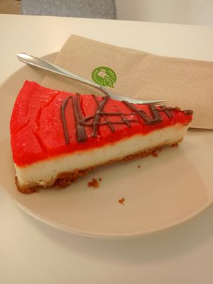 Vegan orange cheesecake at Ratio Coffee in Salzburg