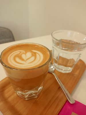 Cortado oat at Ratio Coffee in Salzburg