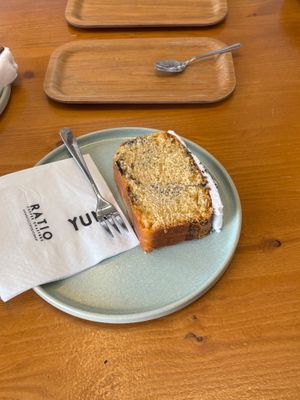 Lemon-Poppy seed cake at Ratio Coffee in Salzburg