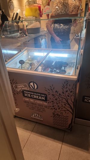  at Assyrtico in Santorini