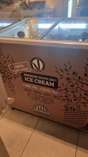  at Assyrtico in Santorini