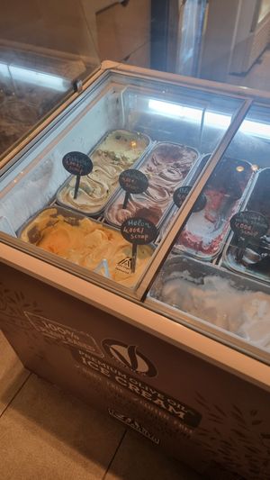  at Assyrtico in Santorini