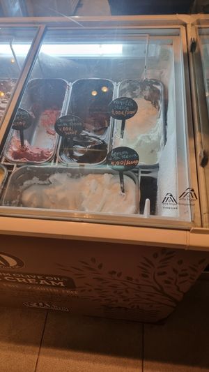  at Assyrtico in Santorini