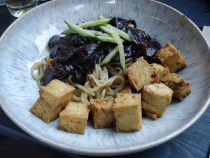 "tsa tsang myeon" with tofu (15.5 €) at kim& in Aachen