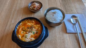 순두부 찌개 (Sundubu Jjigae, soft tofu stew) at kim& in Aachen