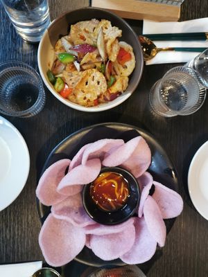 Crackers with a mango dip at Soul Vegan in Edinburgh