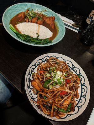 oben Katsu Curry, unten Udon at Soul Vegan in Edinburgh