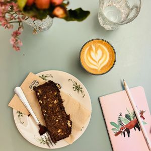 Coconut cortado with VG + GF banana bread ❤️❤️❤️ at Castles & Coffee in Lier