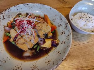Vegan chicken with mushroom sauce at Mai Town in Freiburg