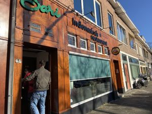 Entrance. Parking on the street is for free. at Indonesisch Restaurant Sari in Heemstede