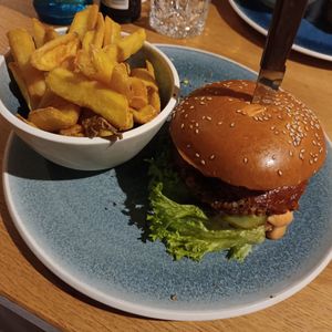 Drei verschiedene Veggie Burger at Esszimmer by MyPlace in Lautzenhausen