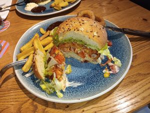 Neue auf der Speisekarte: Guac'n'Roll Burger at Esszimmer by MyPlace in Lautzenhausen