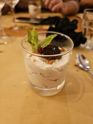 Sobremesa de coco com flor de sal at O Tonel  in Faro