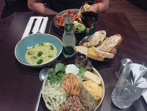 CrisTo Bowl, Gazpacho e Burger vegetale at CrisTo in Bastia