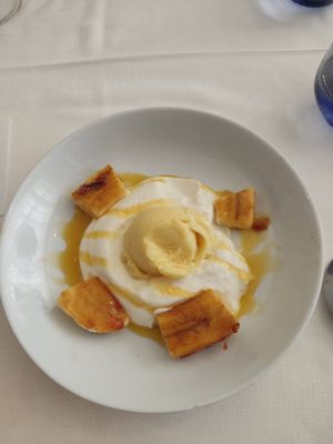 Cremoso de limón con helado y plátano caramelizado at El Palacio in Torrelavega