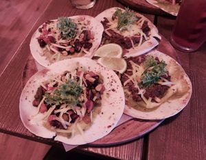 Vegan veggie Tacos (left) and Chili Con Tofu Tacos (right) at Tacoria in Hannover