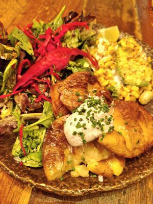 Veggie plate with potatoes at Honest Greens - Avenida in Lisbon