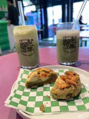 Vanilla matcha hot & iced, Matcha cookie   at Matchasome in Berlin