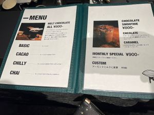 Only the hot chocolate options can be made vegan. The smoothies are not vegan.  at Melt Chocolate メルトチョコレート in Osaka