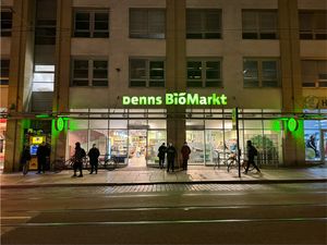 store front #Veganuary at Denns BioMarkt in Dresden