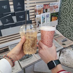 Variety of coffees, iced 🧊 and hot 🔥 with or without milk 🥛 at GoodNews Santa Bárbara in Madrid