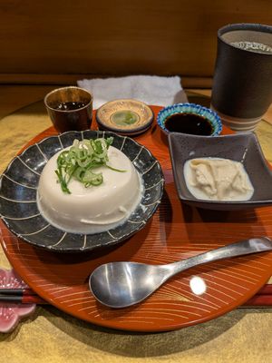 The tofu was so smooth. It matched really nice with the ponzu . Yuba is also good at Vegan Izakaya NIJIYA 虹屋 in Kyoto