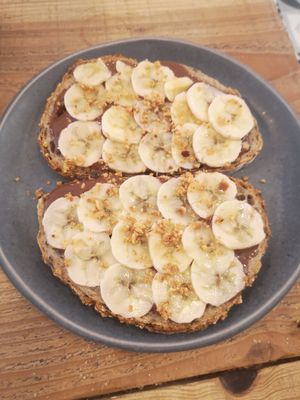 Vegan "sweet heaven" - Nutella and bananas on toast at SHOTS Coffee & Brunch in Girona