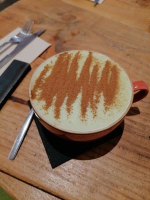 Matcha latte at SHOTS Coffee & Brunch in Girona