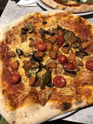 Pizza verdura mit veganem Schmelz  at The Italian Frankfurt in Frankfurt