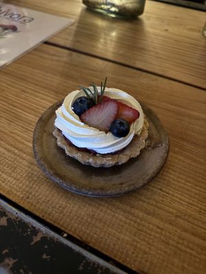 tarta de crema y fruta  at Herbívora in Oaxaca
