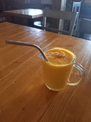 Veganer Mangolassi at Dervish in Berlin