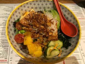 Poké bowl with pickled veggies and tempeh at MoschMosch in Mainz