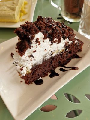 Maulwurfkuchen, vegan at LiLe's Corner in Augsburg