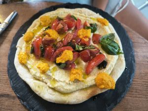 Tosta de hummus (deliciosa) at Sanito in Punta Uva
