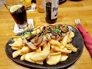 Fries with chestnut walnut sauce and champignons at Gutenburger in Giessen