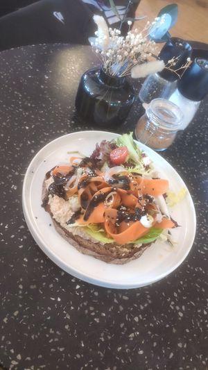 Sourdough Bread with carrots and hummus at Café Nomad - Handschuhsheim in Heidelberg