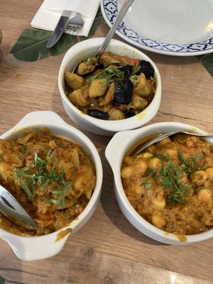 Chana Masala, Bombay Potatoes, Baingan Bhaji (above)  at Curry Patta in Estepona