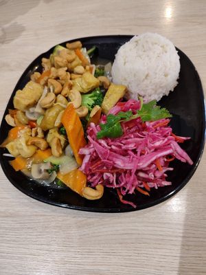 Tofu dish with cashews at VEGE Kitchen in Warsaw