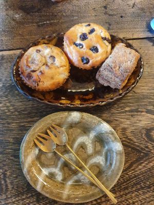 Muffins and scone at Mokumoku in Kyoto