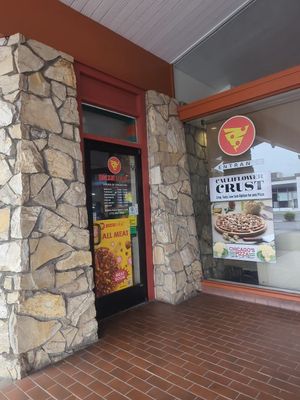 Entrance door at Pizza Twist in Reno