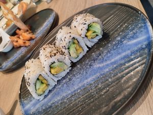 Uramaki with Cucumber 🥒 Mango 🥭  and Avocado 🥑 at Zuin Fusion Experience in Riva Del Garda