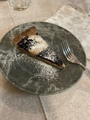 Crostata con marmellata di sambuco   at Contorni e Dintorni in Rivoli